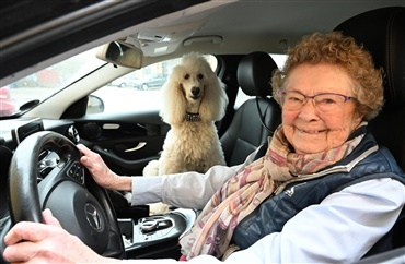 100-&aring;rig med egen Mercedes 