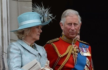 Prins Charles og hertuginde Camilla har adopteret herreløs hvalp