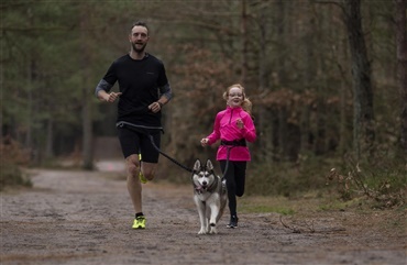 Motionsl&oslash;b for hund og ejer i Tisvilde Hegn