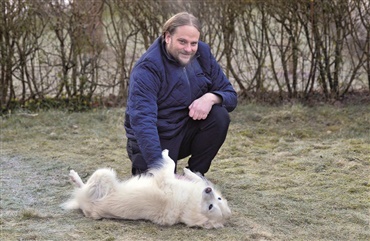 KLUMME: Nu med hund